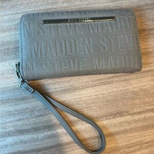 Steve Madden Embossed Gray Wristlet